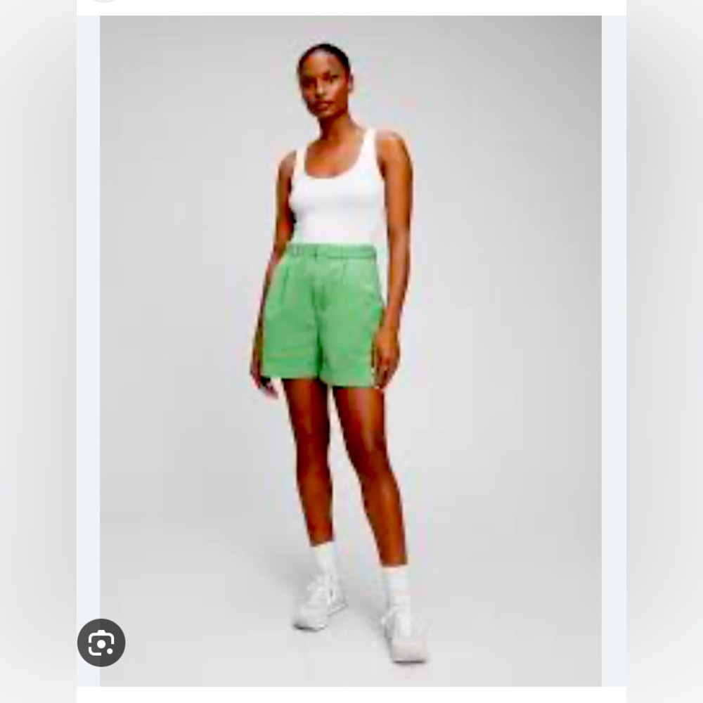 GAP NWT Women's High Rise Pleated Khaki Shorts - Kelly Green